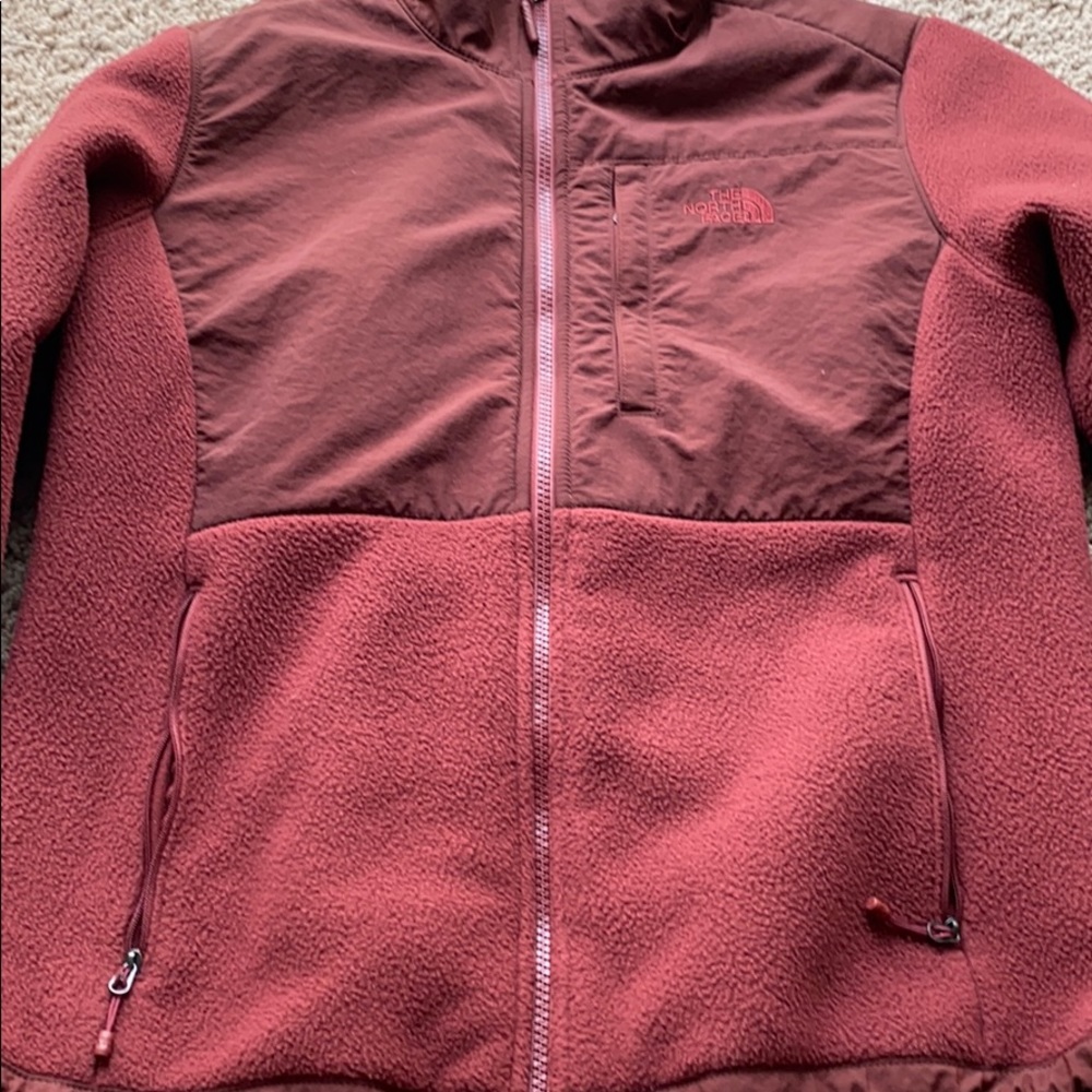 Women’s North Face Puffer Hybrid.